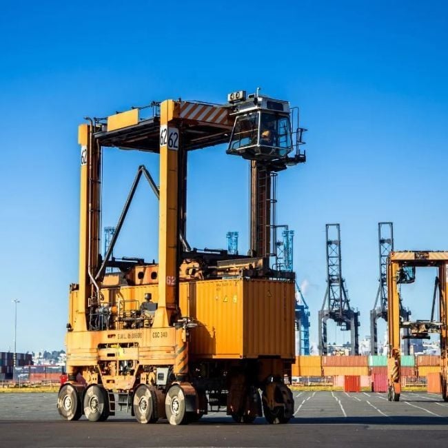 smart-port-straddle-carrier